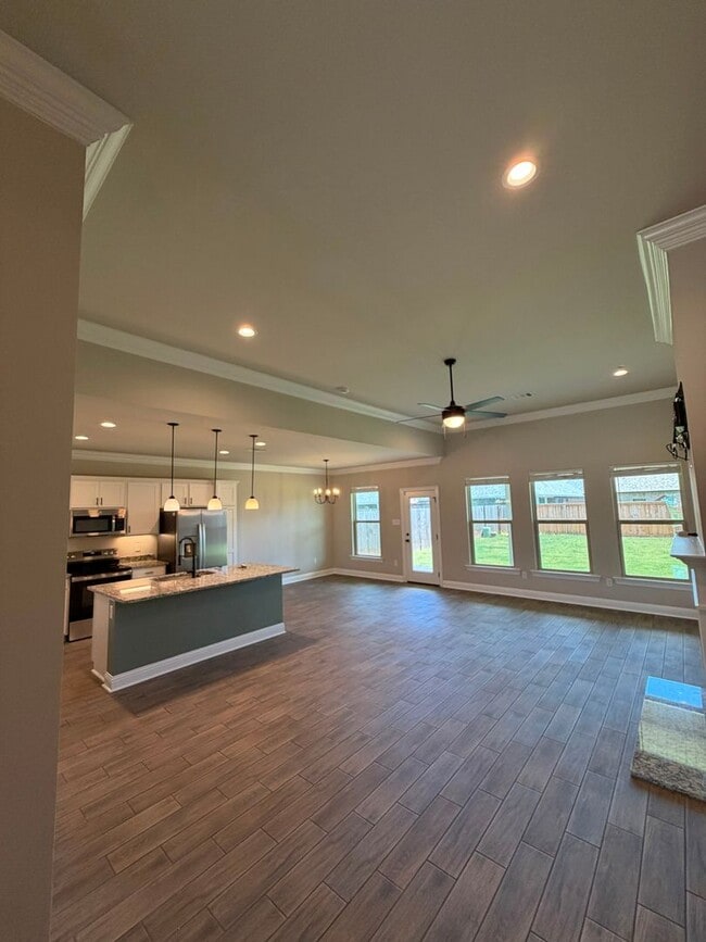 Building Photo - 421 Blanchard Lp