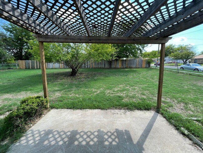 Building Photo - 2102 El Dorado Dr