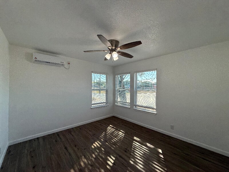 Building Photo - 331 Lanark Dr