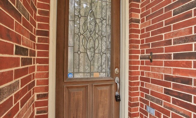 Building Photo - For Lease | 3 Bed, 2.5 Bath |2,468 Sq Ft | Olive Hill Court |