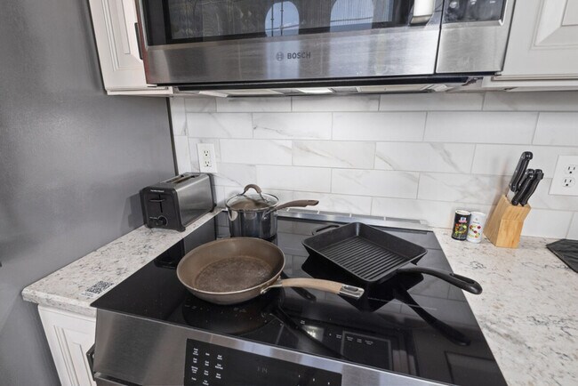 Building Photo - 1555 California St