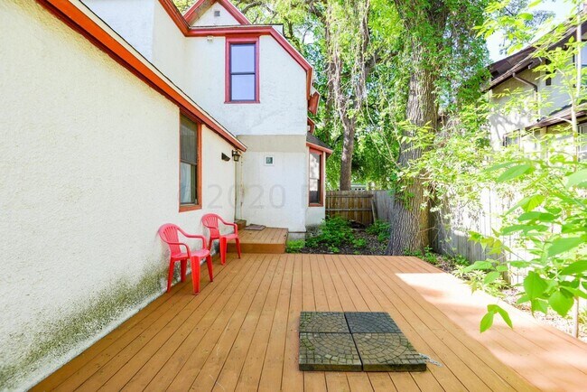 Building Photo - APPLICATION PENDING -- Gorgeous and spacio...