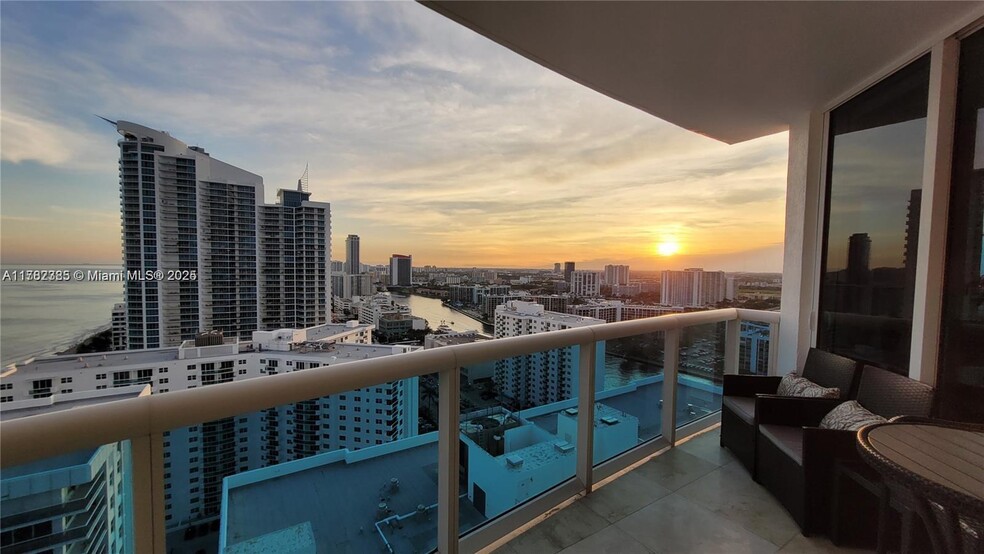Building Photo - 2711 S Ocean Dr