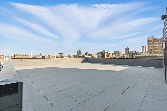 Building Photo - 500 N 13th St
