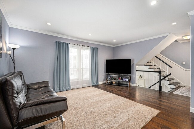 Building Photo - 1921 Williamsburg Dr