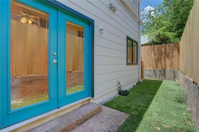 Building Photo - 1610 Waterston Ave