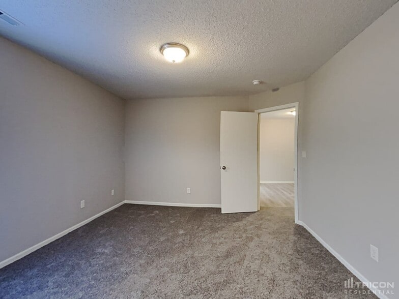 Building Photo - 1679 Long Lake Dr