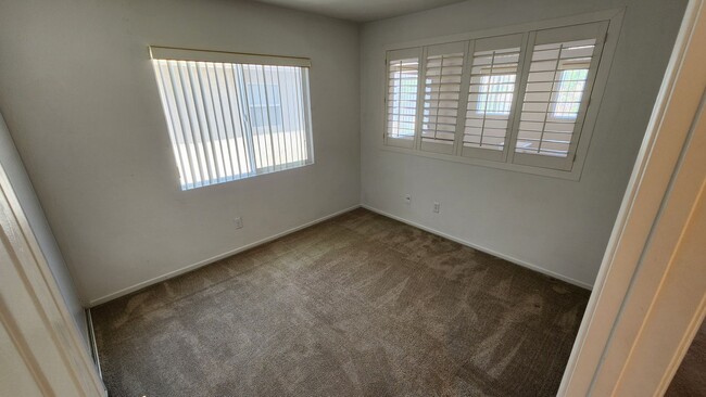 Building Photo - 3 Bedroom House in Sunset Glen Community