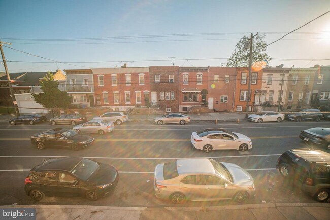 Building Photo - 525 E Snyder Ave