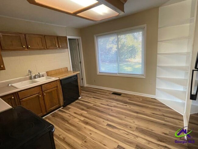 Building Photo - 111 Nix Way