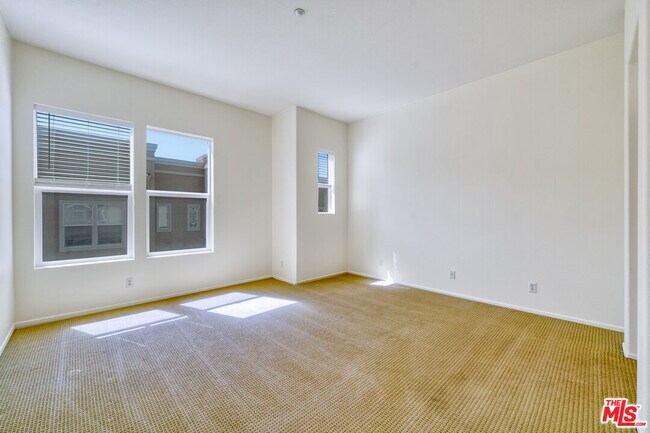 Building Photo - 1133 Jewett Dr