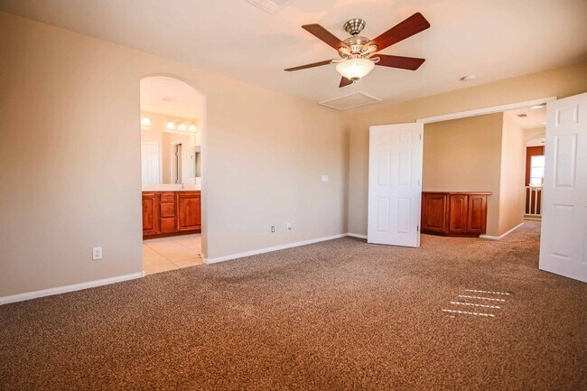 Building Photo - Luxurious Retreat in the Heart of Las Vegas