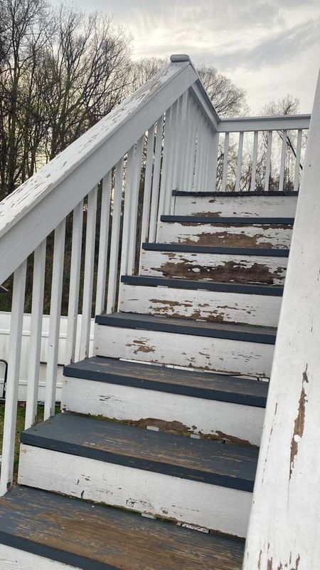 Building Photo - 845 Hart St