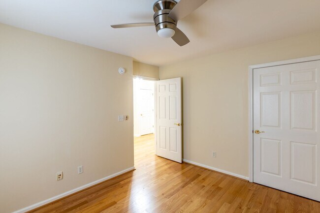 Building Photo - 158 Burnet St