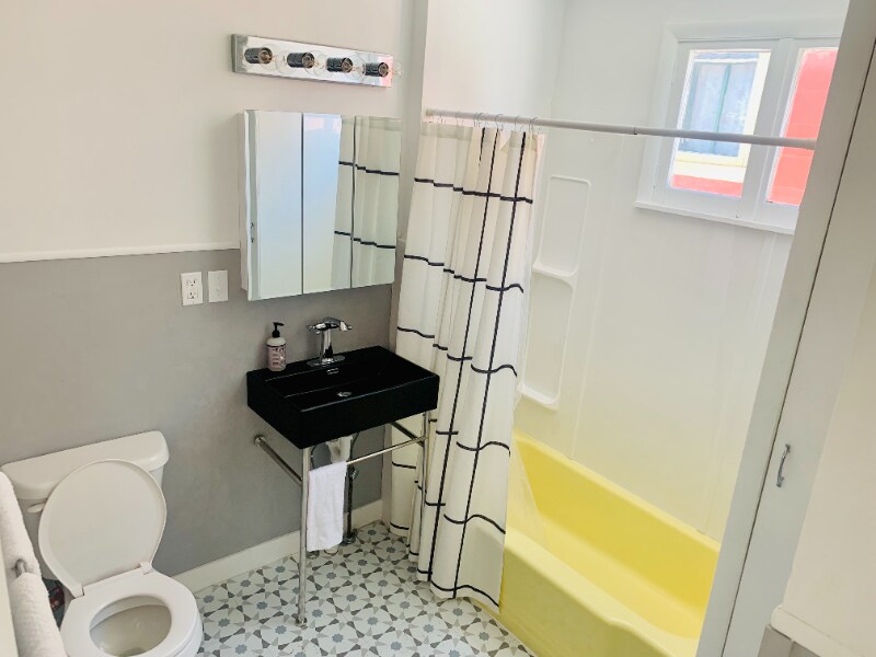 Building Photo - 108 W Gold St