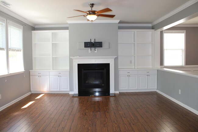 Building Photo - 217 Edgecroft Way