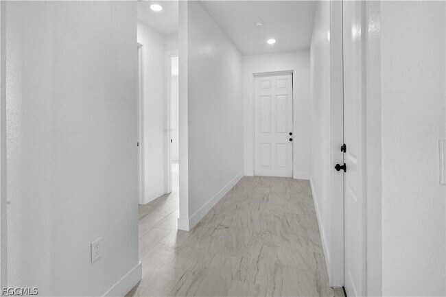 Building Photo - 656 Grant