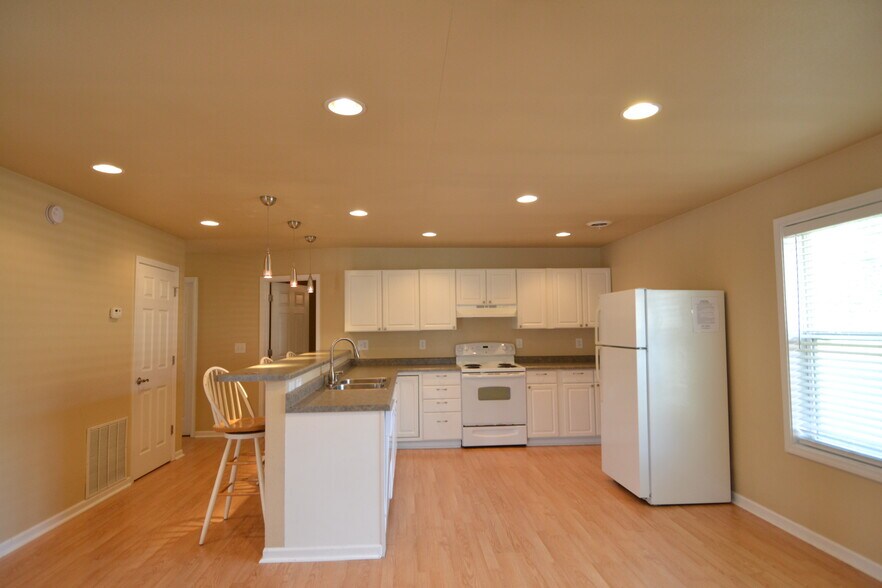 Building Photo - 1203 S Osteopathy Ave