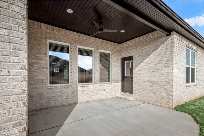 Building Photo - 701 Bronco St