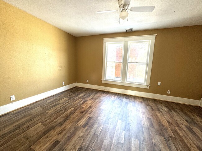 Building Photo - 624 N Wentz St