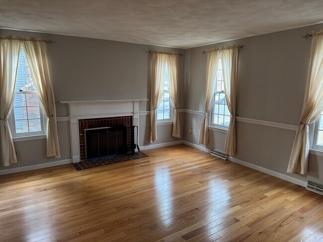 Building Photo - 887 Wellman Ave