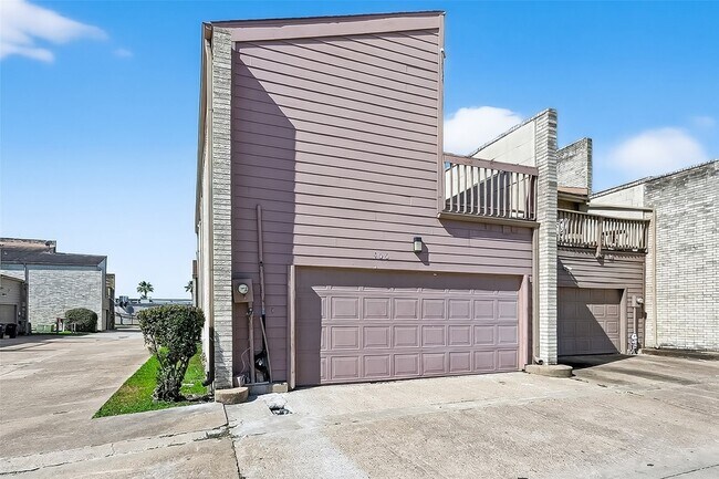 Building Photo - 11280 Braes Forest Dr