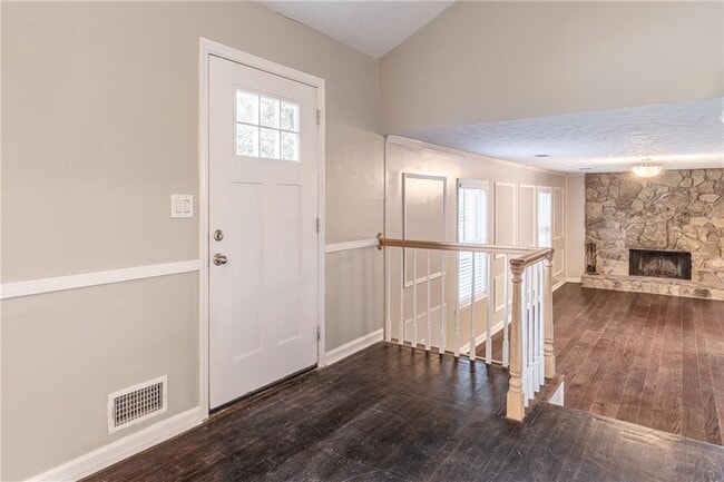 Building Photo - 495 Ansley Dr