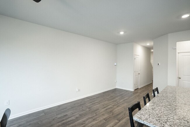 Building Photo - 950 Quaint Parish Cir
