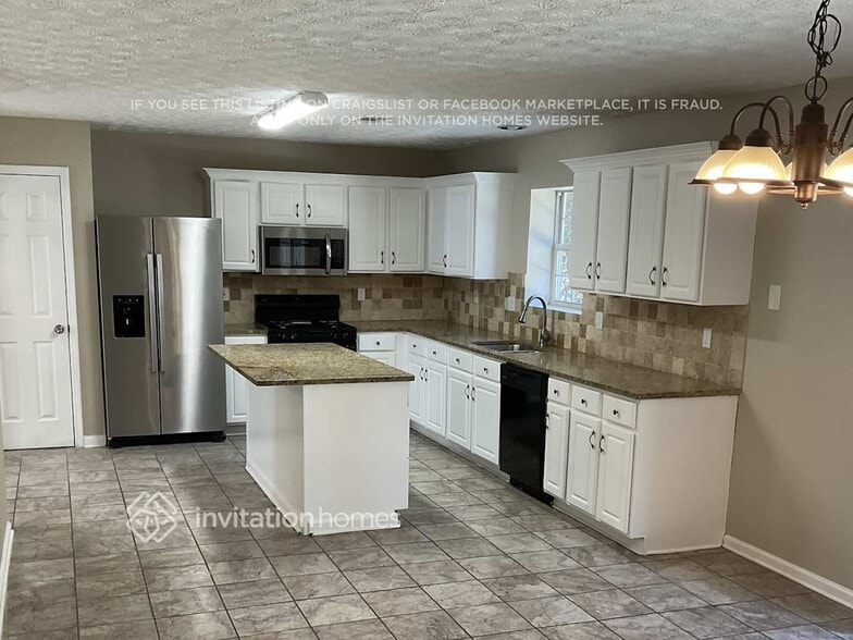 Building Photo - 2000 Hidden Valley Dr SW