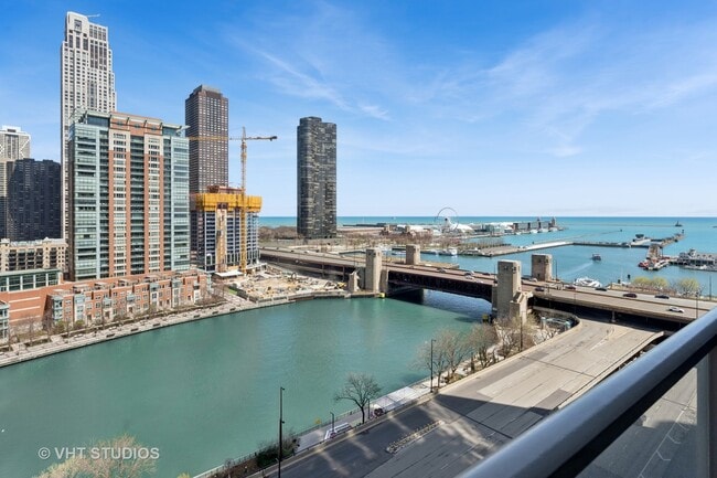 Building Photo - 420 E Waterside Dr