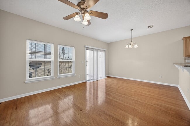 Building Photo - Beautiful Townhome in Biscayne Bay!