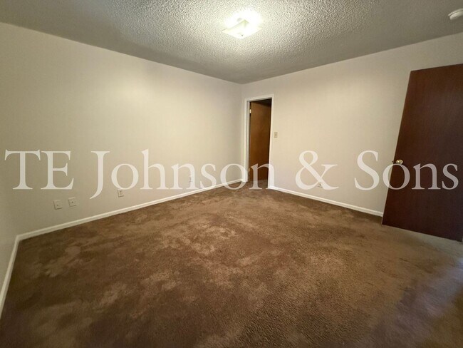 Building Photo - 2570 Green Oaks Ct SE