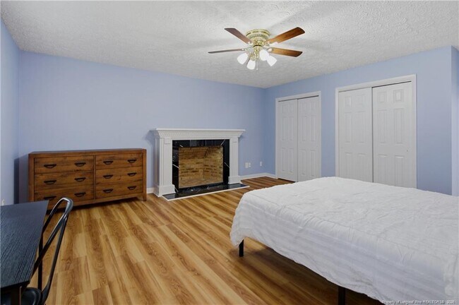 Building Photo - 1829 Martindale Dr