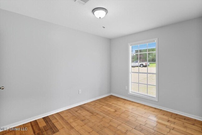 Building Photo - 23 Fox Glen Cir