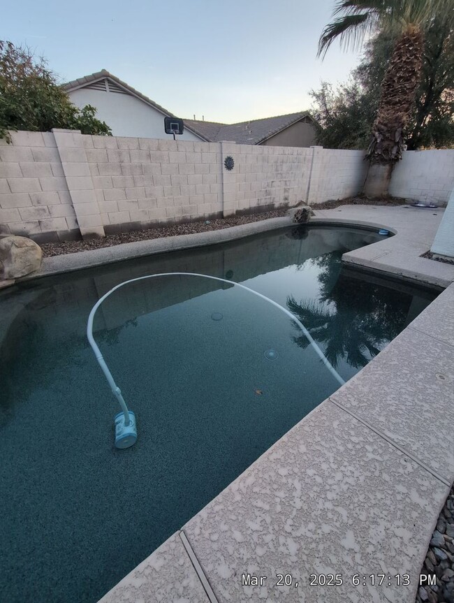 Building Photo - SPACIOUS and beautifully remodeled home! E...