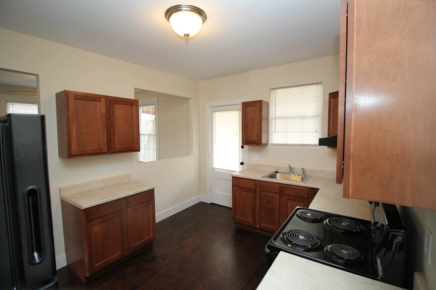 Building Photo - 6817 Britton Ave