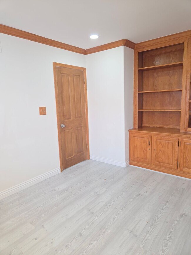 Building Photo - 4 Bedroom 2 baths remodeled home