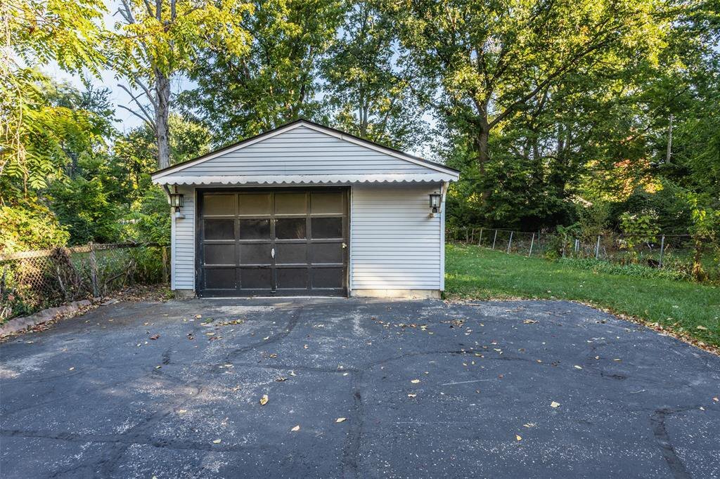 Oversized one-car garage - 5750 Rawles Ave