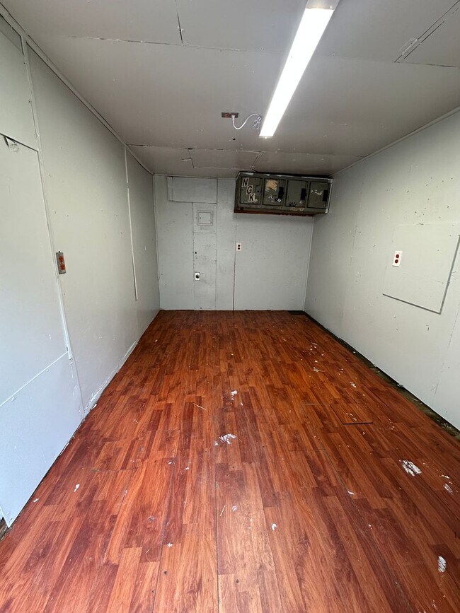 Building Photo - 3 Bed, 1 Bath Remodeled House in Goshen