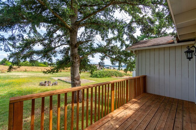 Building Photo - 2 Bed 2 Bath Country Home with Penn Cove View on 2.5 Acres