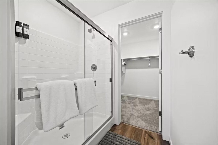 Building Photo - 195 N Nursery Ave