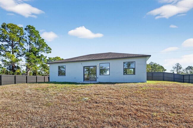 Building Photo - 710 Bedford Point Ave