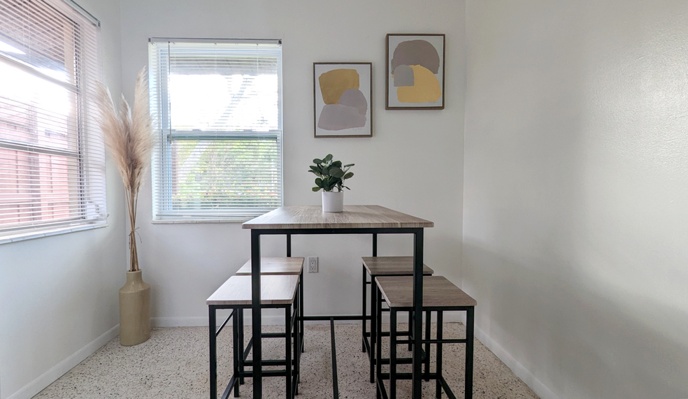 Dining Area - 2846 W Tamiami Cir