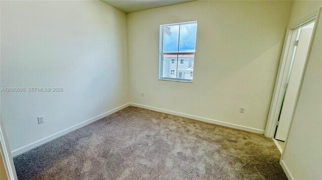 Building Photo - 2632 SE 27th Dr