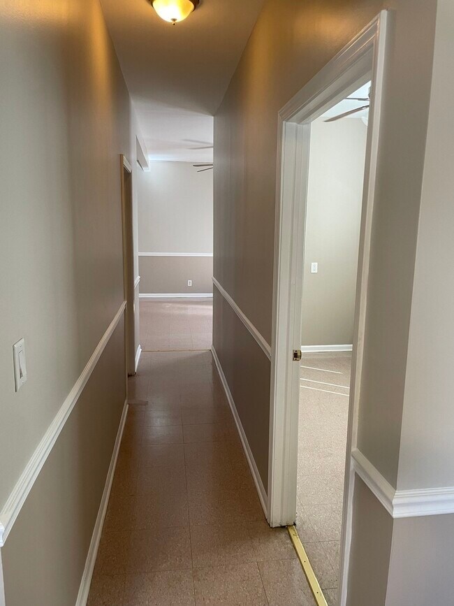 Building Photo - 714 Broadway Ave