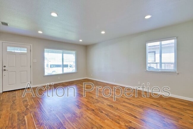 Building Photo - 2333 Augusta Pl