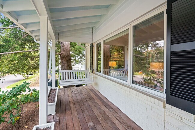 Building Photo - 5191 Linnean Terrace NW