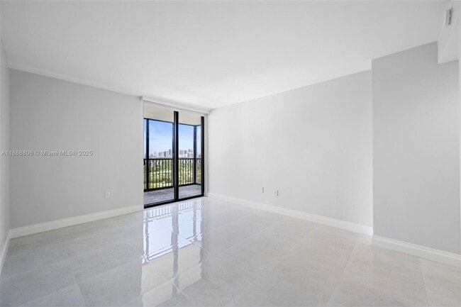 Building Photo - 20100 W Country Club Dr