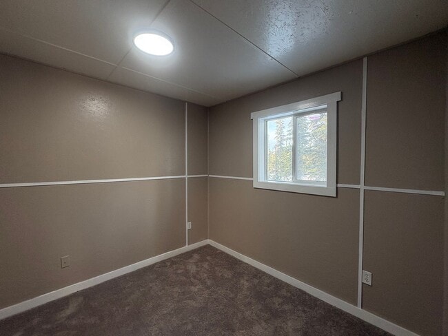 Building Photo - 2335 Maria St