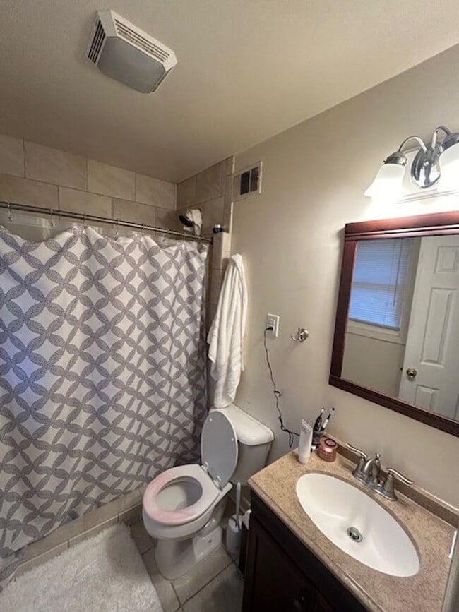 Building Photo - 194 VFW Dr